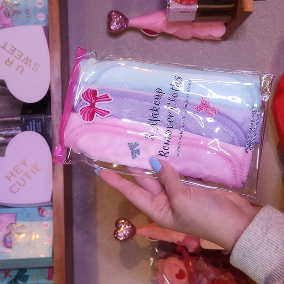 Pink and White Cosmetic Remover - Picture 1 of 1